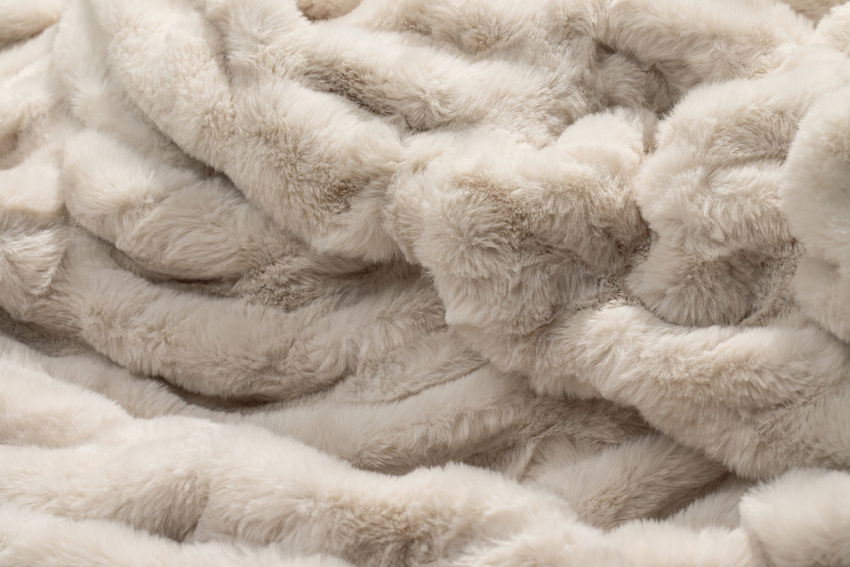 lola-antique-ivory-detail-shot-opt-1-reduced